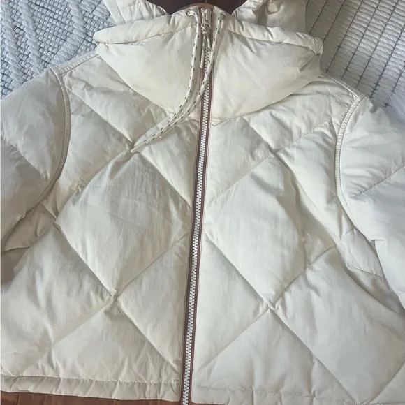 WOMEN'S BURTON CHESCOTT DOWN JACKET. SIZE LARGE. NEVER BEEN WORN.